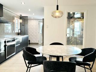 The Royal Suite - Hot Tub - Free EV Chrger - 8