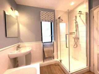 1A Erneston Crescent - 1