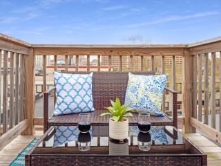 Jennifer's Penthouse Panoramic City Views w Deck - 6