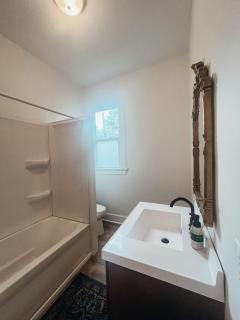 Cozy 1BR Apartment in Evansville, Indiana - 4