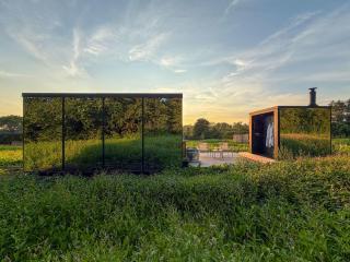 Luxury Mirrored Cabin with Sauna & Plunge Pool - 0