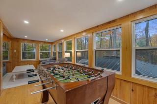 Muskoka Lakefront Retreat with Hot Tub, Sauna, BBQ and Fire Pit - 5