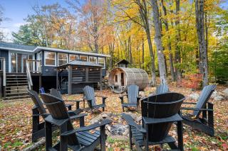 Muskoka Lakefront Retreat with Hot Tub, Sauna, BBQ and Fire Pit - 0