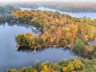 Muskoka Lakefront Retreat with Hot Tub, Sauna, BBQ and Fire Pit - 9