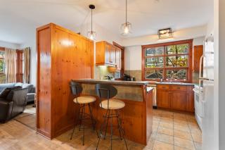 Les Eaux | 2BR Golf Retreat with Mountain Views - 7
