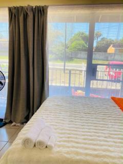 The Modern Sunset Loft - 4