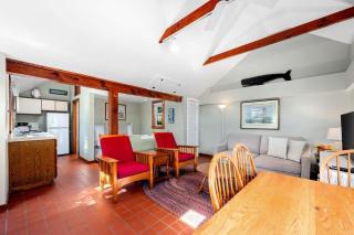 Stay at The Salt Box - Steps from the Sea - 6