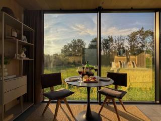 Luxury Mirrored Cabin with Hot Tub & Sauna - 7