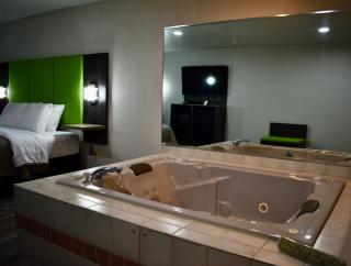 Mound View Inn & Suites - 9