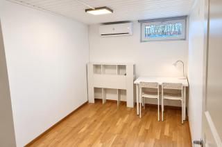 3-Bedroom Garden-Level Apartment with Own Entrance in Kvillebäcken - 7