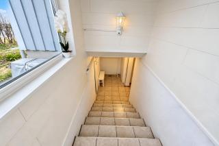 3-Bedroom Garden-Level Apartment with Own Entrance in Kvillebäcken - 6