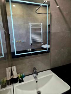 H&A Family Guest House - 9