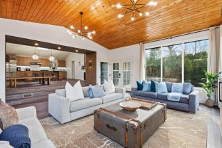 Perch - Sunny Woodinville - 8