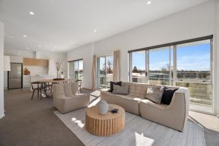 Stylish City Apartment, Gym, Pool and Parking - 0