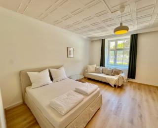 Central Apartment with Park View - 8