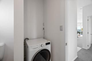Stylish City Apartment, Gym, Pool and Parking - 1