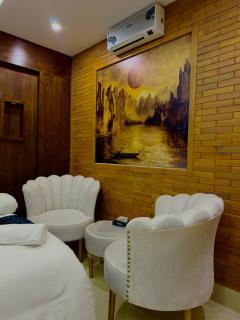 Go Glam Hotel in Murree - 9