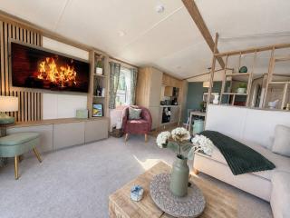 Eden Heights - Luxury Retreat with Country Views - 9