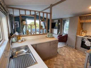 Eden Heights - Luxury Retreat with Country Views - 8