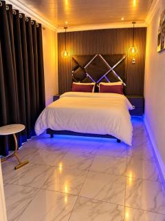 5star check in Pool Access 1BR luxury Kempton Park - 5