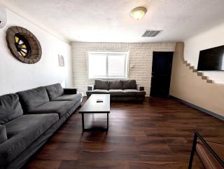 Downtown District - Modern Apt Yard, King Bed, W/D - Albuquerque - 8