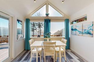 Gorgeous dog-friendly coastal escape with patio & amazing views! - 2