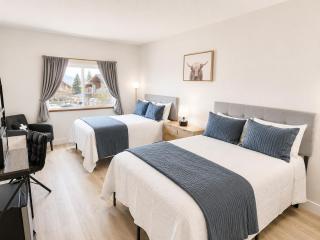 Updated 2Q Suite, Pools & Hot Tubs, Skiing 2071 - 8