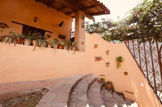 Casa Rústica en el Centro de Valle de Bravo - 1