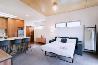 Sleek Suite by the Sand 1-bedroom - 7