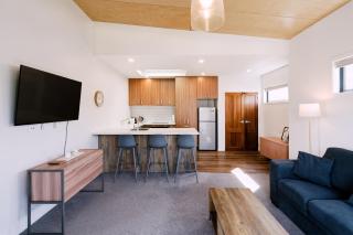 Sleek Suite by the Sand 1-bedroom - 0
