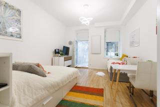 Stylish Apartment with Terrace & Garden - 9