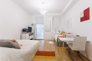 Stylish Apartment with Terrace & Garden - 8