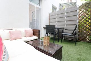Stylish Apartment with Terrace & Garden - 0