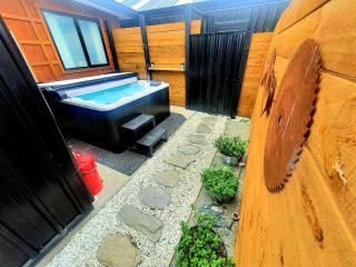 Hawea Heaven: Superking beds + Hot Tub + Mountain - 0