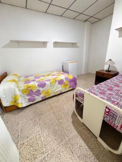 Casa, piscina y juegos - 7