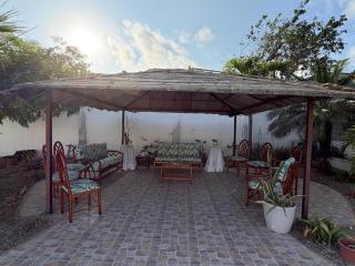 Casa, piscina y juegos - 5