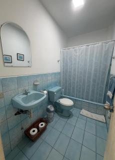 Casa, piscina y juegos - 4