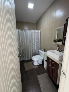 Casa, piscina y juegos - 2