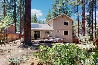 Spacious hideaway with private hot tub & huge yard - near the lake - 6