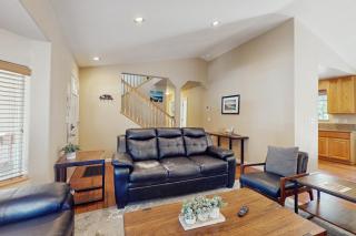 Spacious hideaway with private hot tub & huge yard - near the lake - 3