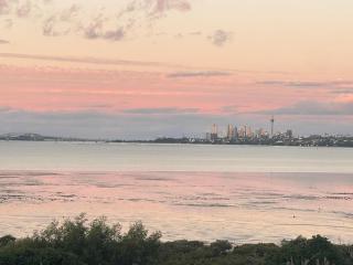 Auckland Sunrise Sea View - 8