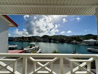 Delightful Waterfront Villa - 9