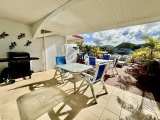 Delightful Waterfront Villa - 4
