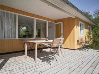 Bright Retreat by the Beach - 6