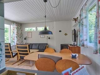 Bright Retreat by the Beach - 3