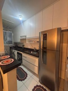 Apartamento com AR Condicionado splint, condomínio com piscina 2 Qts, próximo à praias e ao pavilhão de Carapina com portaria 24h - 9