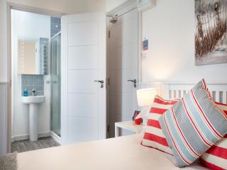 Mermaids View - Ukc6166 - 2