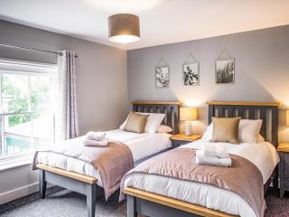 Symond House-Ukc5530 - 2