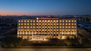 Hilton Garden Inn Qingdao West Coast Century Avenue - 8