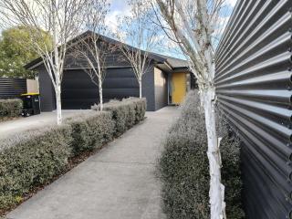 Central, Modern and Homely - 0